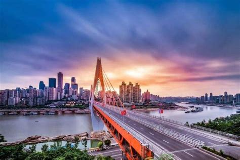 世界上最长、最大、游客最多的跨江人行桥就在中国，令世人惊叹