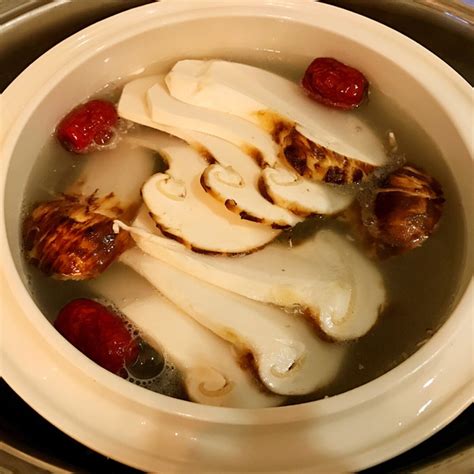 花胶松茸菌菇汤的做法 松茸菌炖花胶 功效
