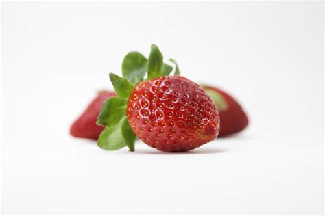 如何挑选好吃的草莓,买草莓时如何挑选优质的草莓