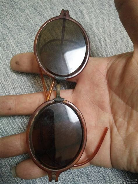 水晶石头茶色眼镜怎么识别,四招分清真假板材眼镜