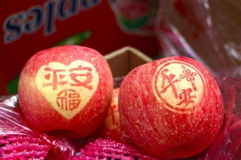 平安夜为什么要送苹果