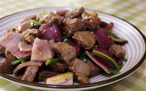 炸羊肉怎么腌制才好吃吗,山东名菜酥羊肉怎么做