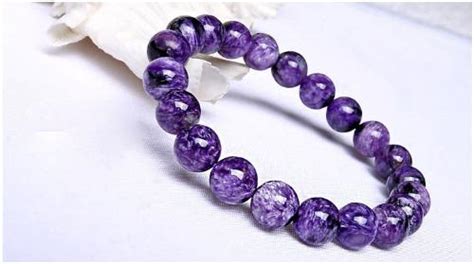 文玩新贵紫龙晶,与紫龙晶像的是什么宝石