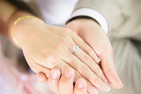 结婚戒指买什么都可以把,结婚戒指买几个好