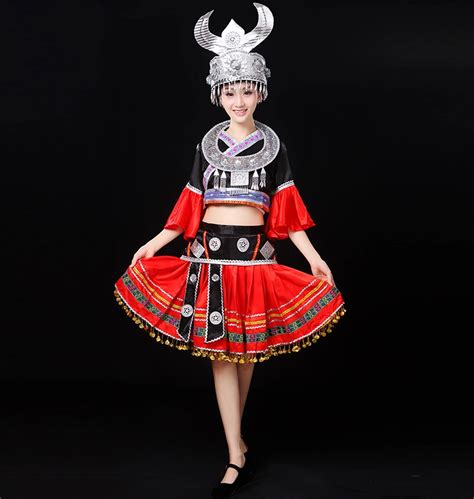 中国的小数民族的传统服装是什么样子的?