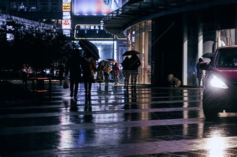 下班路上下雨幽默文案