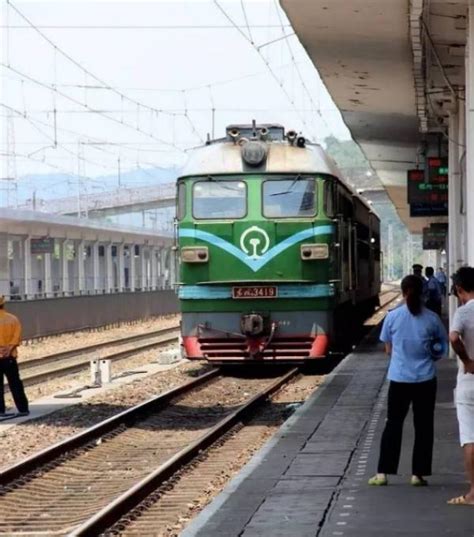 中国唯一不收钱一趟火车：任何人都可乘坐，还能在车厢卖菜