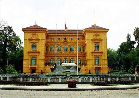 越南胡志明旅游必到景点-中央邮局