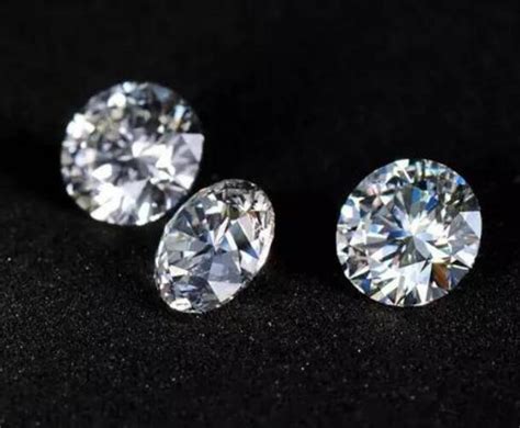 如何区分莫桑石与钻石,锆石白色蓝宝石莫桑石和水钻