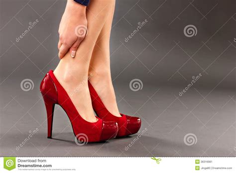 女性左手左脚肿胀