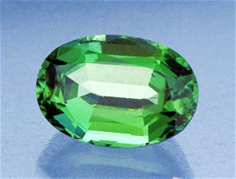 女人戴绿宝石有什么好处,绿宝石的神奇功用