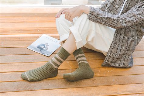 我在京东网上团购里面买了宝娜斯 精梳棉秋冬款商务素色男袜(12双装)