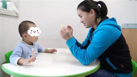宝宝语言能力标准表你家宝宝达标了吗,幼儿的语言能力是在什么的过程中发展起来的