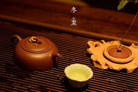 瓷茶壶上的茶叶色怎么洗掉,茶壶里的陈年茶垢不卫生
