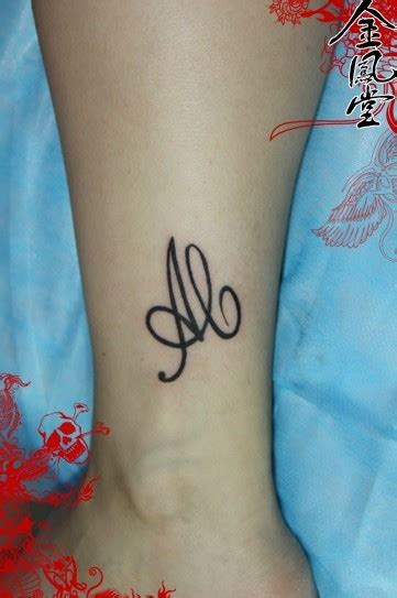 女性脚踝个性字母纹身,女生脚踝精美小纹身