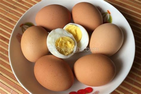 微波炉白水煮鸡蛋的做法,白水煮鸡蛋怎么做