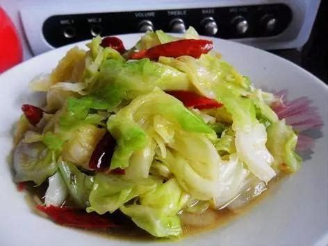 为什么饭店的手撕包菜好吃？只因做了这两步，难怪炒出来清甜爽脆