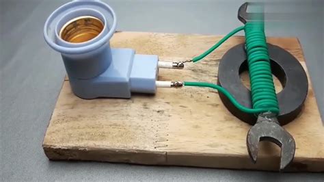 磁鐵摩擦能發(fā)電嗎,摩擦起電是怎樣產(chǎn)生的,摩擦起電是怎樣輸出的.謝