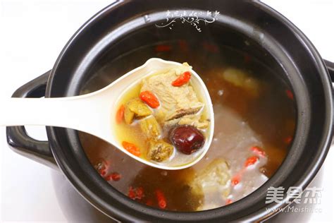 松茸羊肚菌排骨汤的做法 海参松茸羊肚菌排骨汤