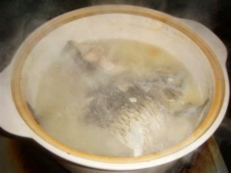 怎么才能炖出如乳汁般的白汤,鲤鱼怎么煲汤才好喝
