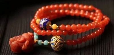 红玛瑙串怎么穿好看,分享一条红玛瑙佛珠的搭配方案