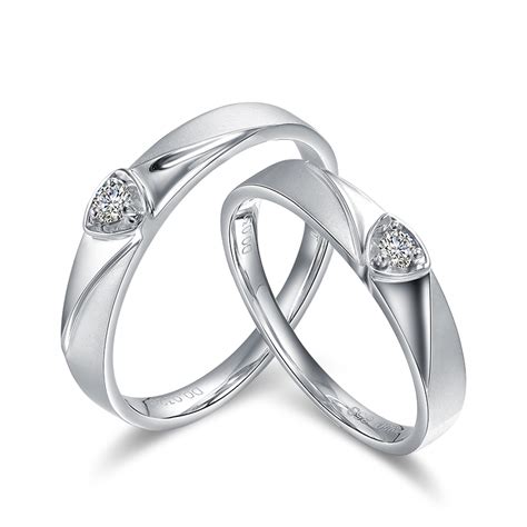 钻石婚戒对戒戴哪个手指,订婚戒指戴哪个手指