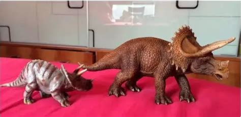 侏罗纪世界进化怎么玩怎么评分,恐龙丛林小游戏怎么玩