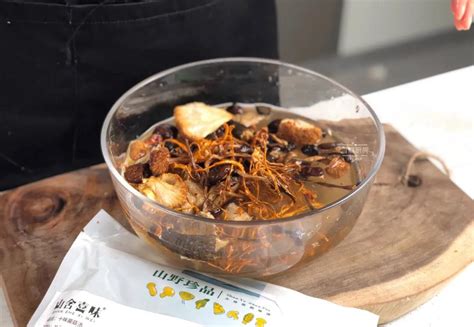 猴头菇虫草花姬松茸排骨汤 冬季最适合煲鲜菇杂菌汤