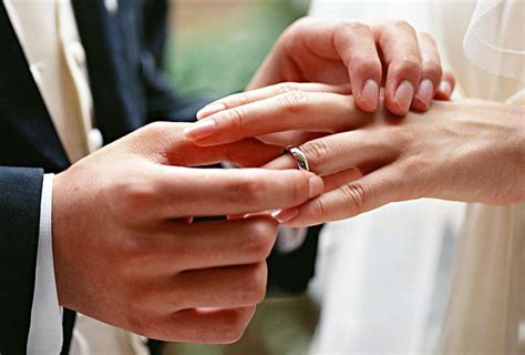 男女戴戒指有什么讲究,结婚戒指戴哪只手合适
