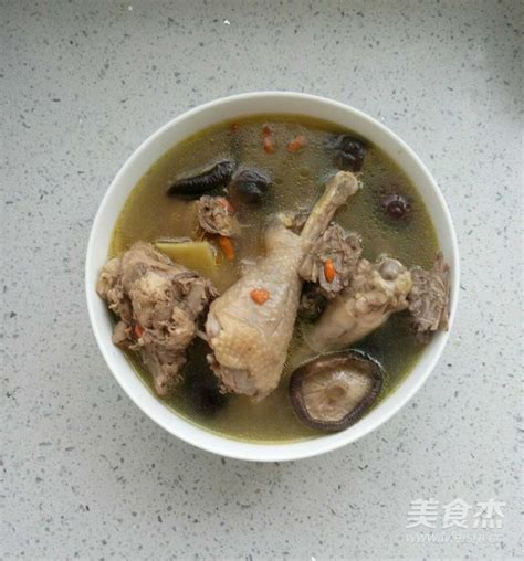 砂锅松茸炖鸡怎么炖好吃又营养,清炖鸡怎么炖好吃又营养