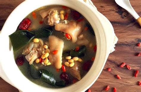 鲜黄豆豆生汤怎么做,健脾养胃的花生米汤