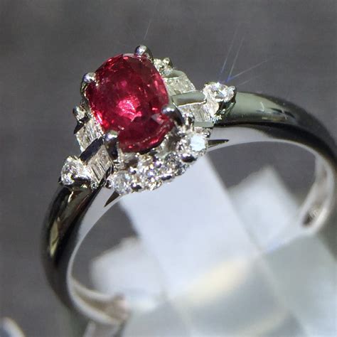 红宝石与钻石戒指哪个更贵,钻石戒指的价格为什么更贵