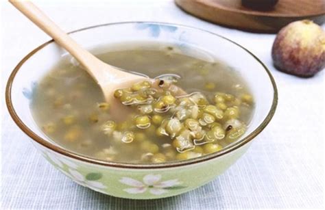 怎么熬出清澈碧绿的绿豆汤,绿豆水怎么煮更清绿