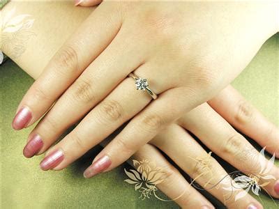 哪个品牌能定制白金戒指,铂金钻石戒指哪个品牌好呀