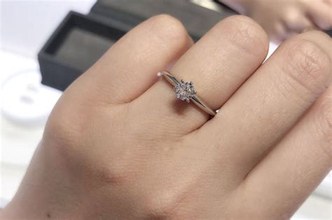 结婚当天戒指买什么样的,那个戒指是结婚的