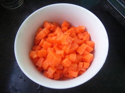 《玉米胡萝卜瘦肉汤》香甜可口,胡萝卜做汤怎么做好吃又营养价值