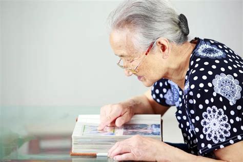 到底是自己带娃还是要婆婆带娃