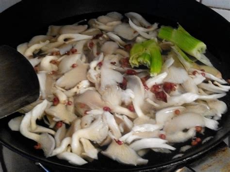 又一好吃的下饭素菜,平菇和香菇怎么炒好吃