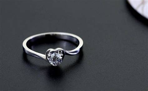 50分钻石戒指多少钱一个,钻石戒指价格受哪些因素影响