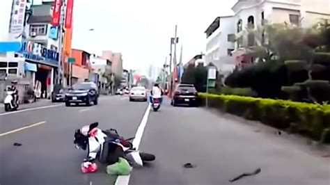 我是車主,撞到一個沙灘車,到我的車子撞到后開了200多米遠,這樣算不算肇事逃逸