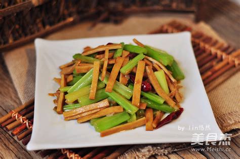 香干豆腐炒芹菜的家常做法