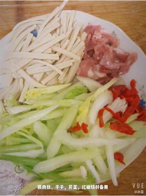 炒芹菜豆干肉丝,芹菜干子肉丝怎么炒