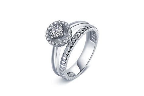 买个戒指要多少钱合适吗,买白金钻戒买万元左右合适吗