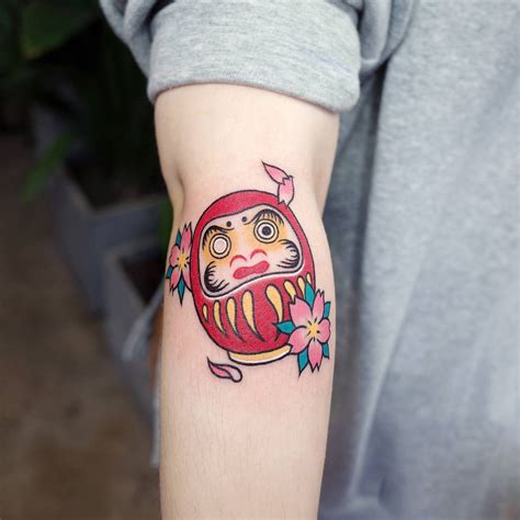 纹身手稿佛大图,25岁大女儿抽烟纹身