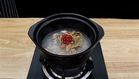 鸭肉炖松茸怎么吃 鲜松茸烧鸭汤?
