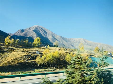 去新疆旅游，是开车方便，还是骑车方便？