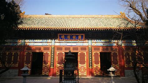 北京卧佛寺的门票多少钱呀,烧香,求签都算下来一共消费多少?