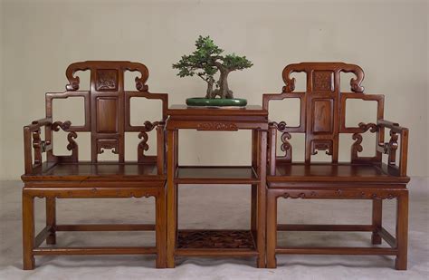 我有一张古代太师椅,不知道价值是多少,请看图片http://hi.baidu.