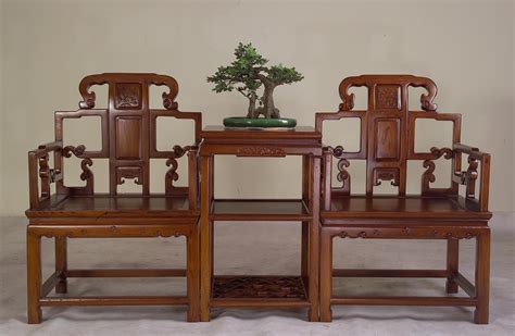 我有一張古代太師椅,不知道價值是多少,請看圖片http://hi.baidu.