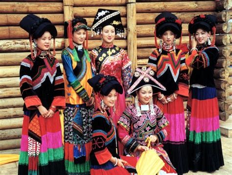 云南少数民族服饰有哪些特色